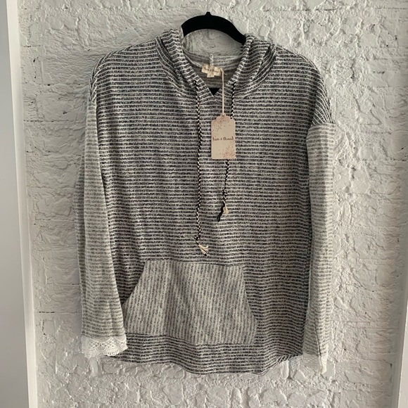 Hem & Thread Tops - NWT Hem & Thread blue & white stripe top sz L